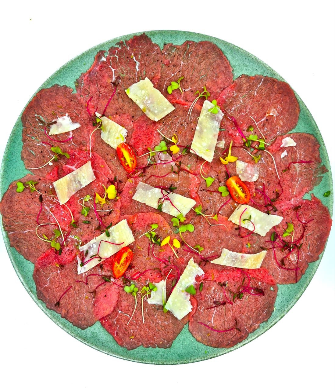 CARPACCIO DE BOEUF & COPEAUX DE PARMESAN A L'ITALIENNE